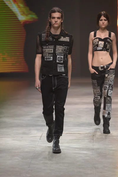 Look 28